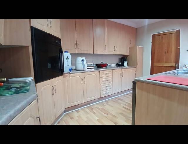 6 BEDROOM GATED ESTATE FOR SALE IN KEMPTON PARK EXT 4